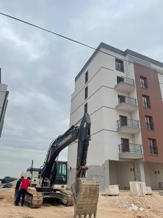 Yeni yapı çevresinde saha düzenlemesi - CMS Hafriyat