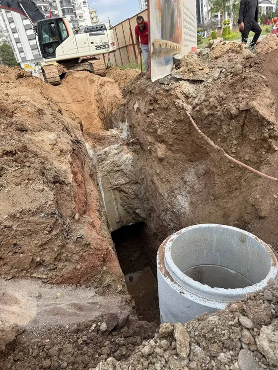 Kanal kazısında beton rögar elemanı - CMS Hafriyat