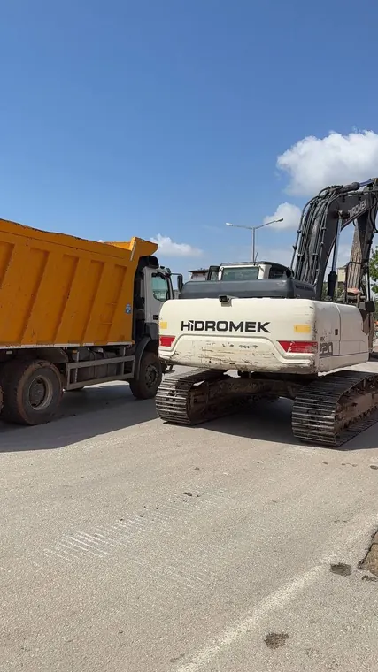 Damperli kamyon ve ekskavatör ile çalışma - CMS Hafriyat