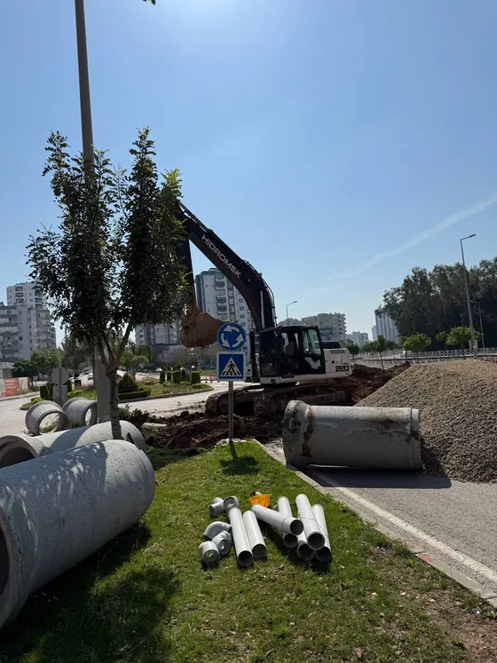 Altyapı için büz boruların sahaya indirilmesi - CMS Hafriyat